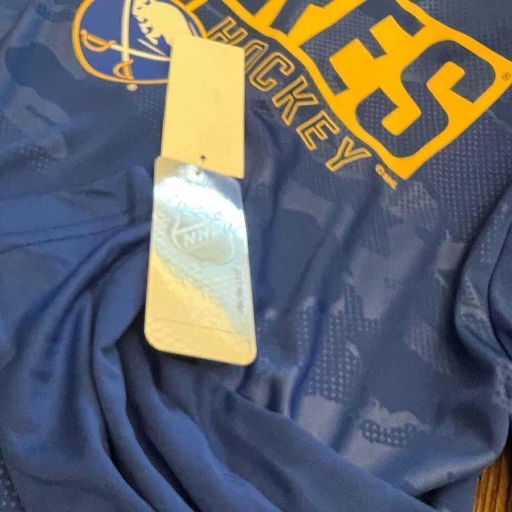 NWT Men’s Buffalo Sabres NHL Hockey cammo long sleeve dri- fit shirt.  Size XL - Picture 5 of 7